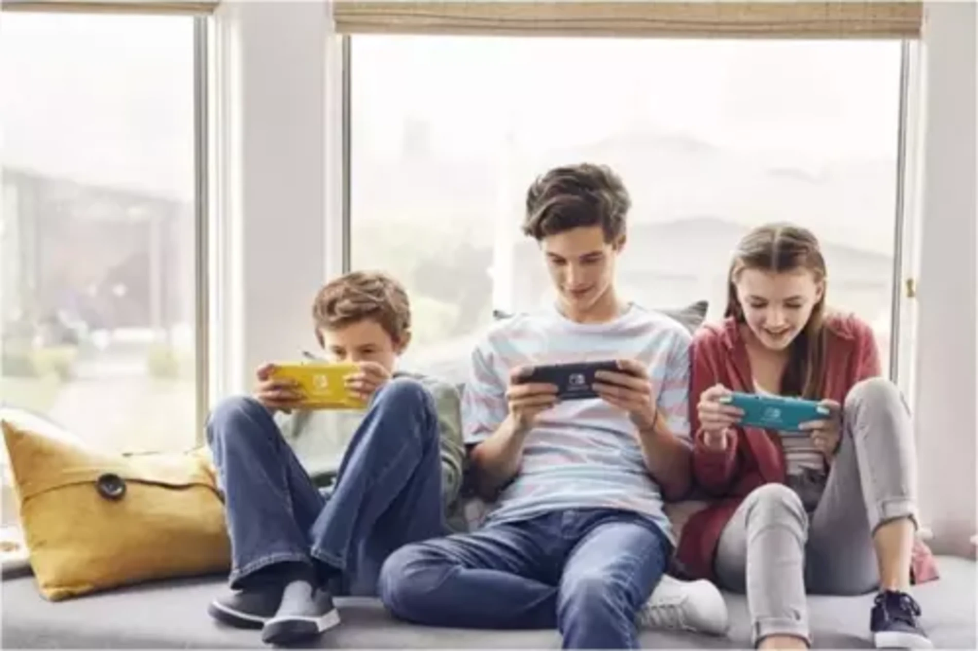 Nintendo Switch Lite - Konsol Sarı
