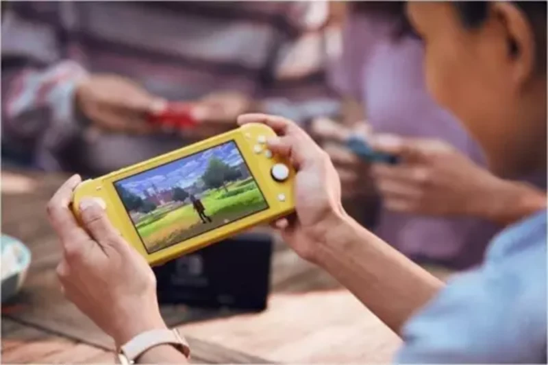 Nintendo Switch Lite - Sarı Oyun Konsolu + ConsoleX Taşıma Çantası Hediye