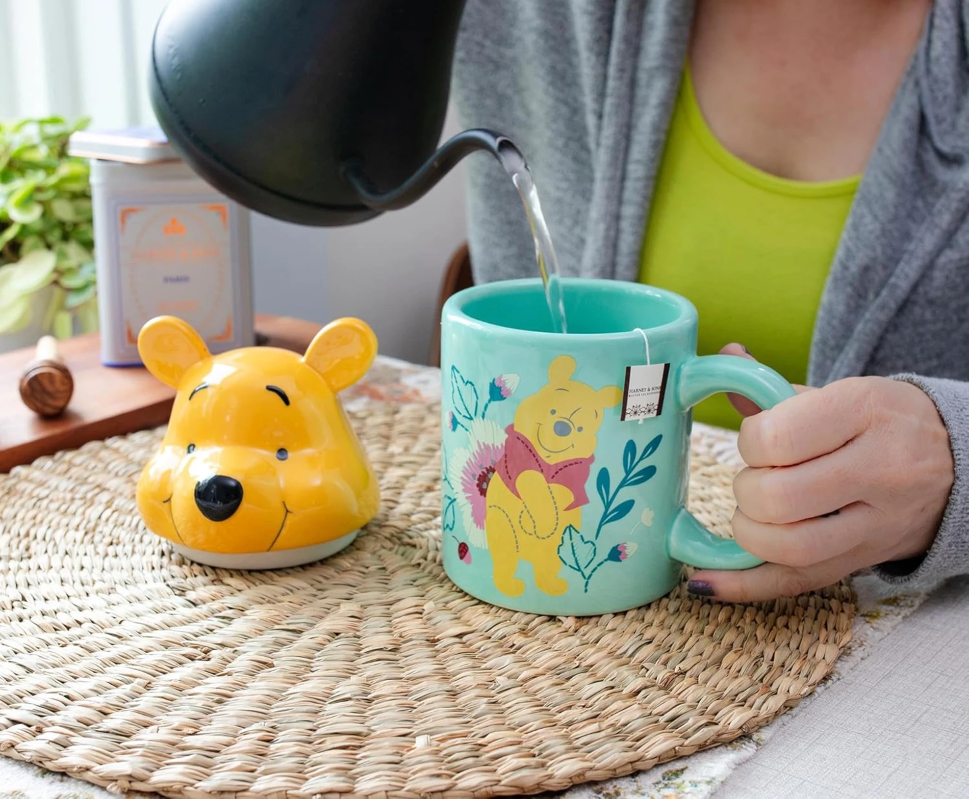 Disney Winnie the Pooh Seramik Kupa – Kapaklı 3D Tasarım (530 ml) CL-PYM-020