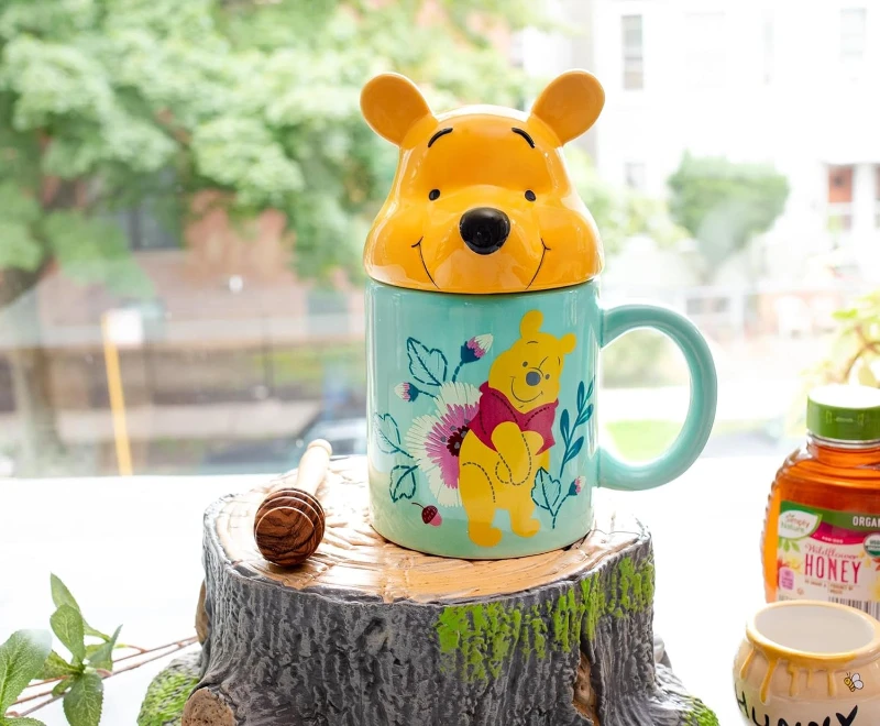 Disney Winnie the Pooh Seramik Kupa – Kapaklı 3D Tasarım (530 ml) CL-PYM-020